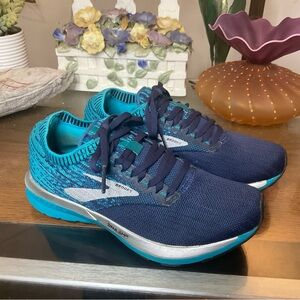 BROOKS WOMENS RICOCHET RUNNING SHOES SZ 6
